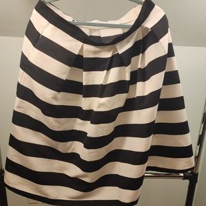 GUC size 14 New York & Co Black and White striped skirt.